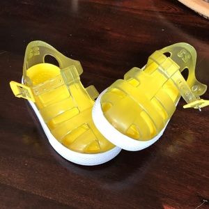 💛 Yellow Igor Jellies - Toddler Size 7 💛
